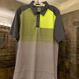 Medium S/S Oakley Polo taylored fit. Dark Grey with lime